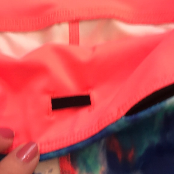 Xersion Fitted Workout Capris Size L - Picture 4 of 9